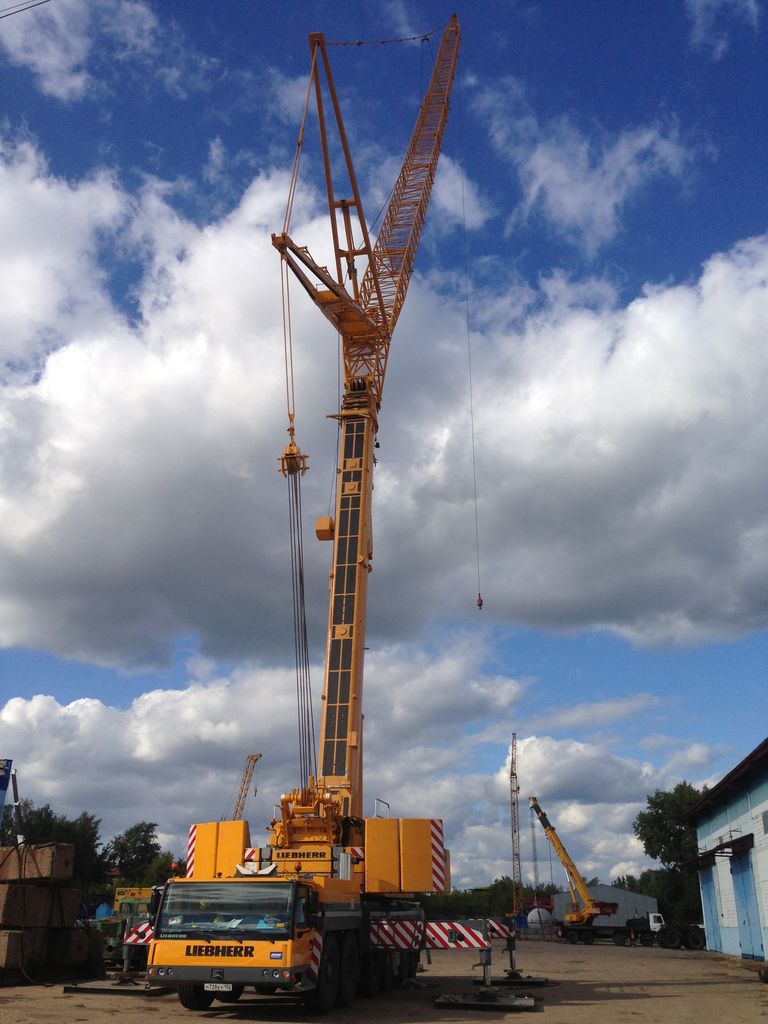 Кран аренду тонны. Автокран Liebherr 500 тонн. Либхер кран 500 тонн. Кран Либхер 1250 тонн. Кран Либхер гусеничный 500 тонн.