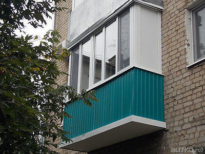 Внешняя обшивка балконов профнастилом: цвет бирюзовый от компании Мастер  Балконов в городе Казань