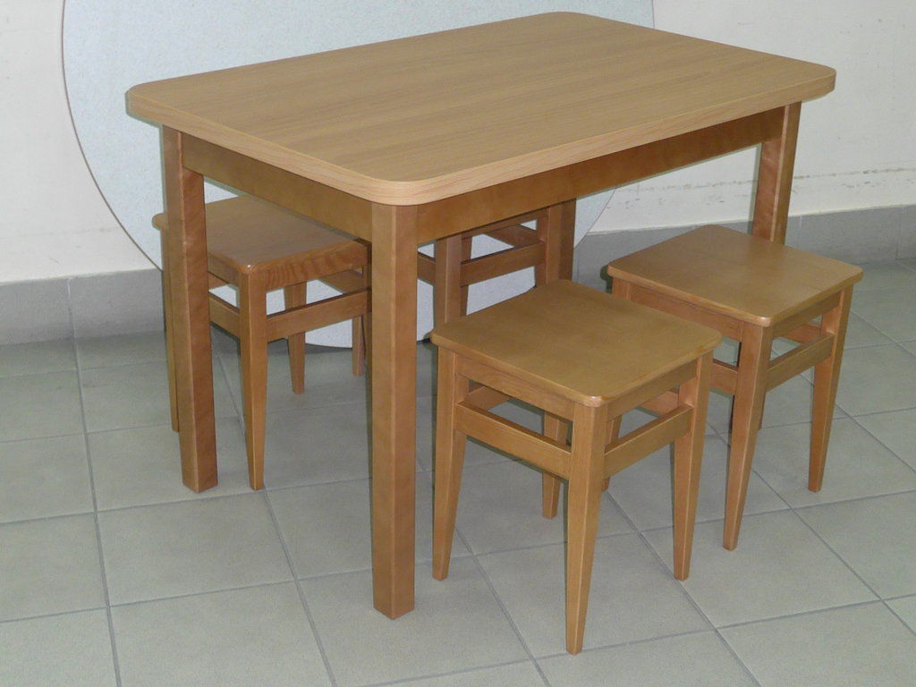 Куплю кухонные столы стулья бу. Стол кухонный. Кухонный стол с табуретками. Деревянный стол на кухню. Стол кухонный деревянный.