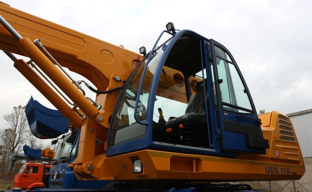 Экскаватор- планировщик УДС-114 на шасси Камаз 65111 от компании Вектор ...