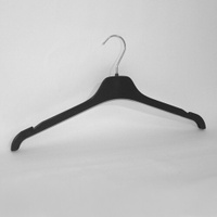 Вешалка плечики для рубашек, футболок и платьев пластиковая с выемками 460 мм, черная. FN-46