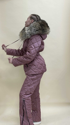 Зимний костюм для прогулок до -35 градусов с натуральным мехом в цвете пыльная роза