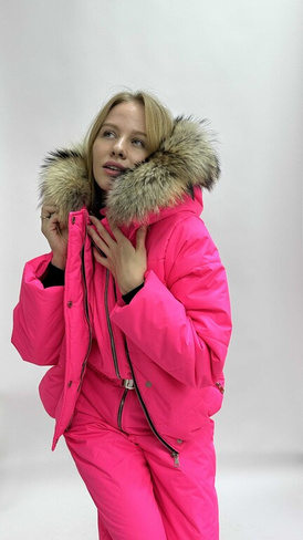 Полукомбинезон и куртка с натуральным мехом для прогулок до -35 градусов, цвет розовый неон